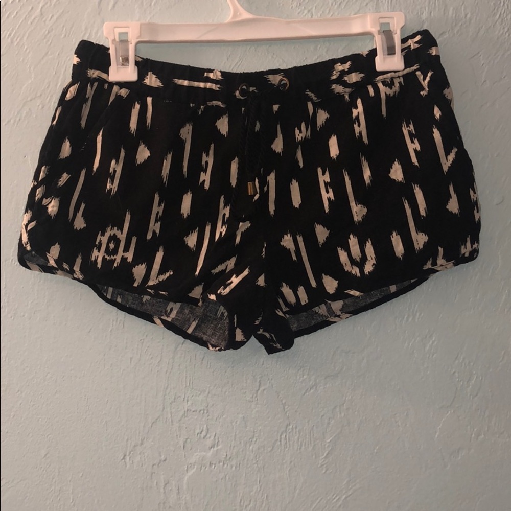 Forever 21 small black and white linen shorts